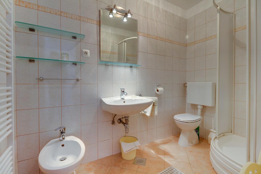 Apartmani Dorita Mali Losinj Exterior photo